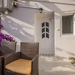 Apartament Sara *